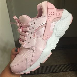 Nike huarache size 4 pink